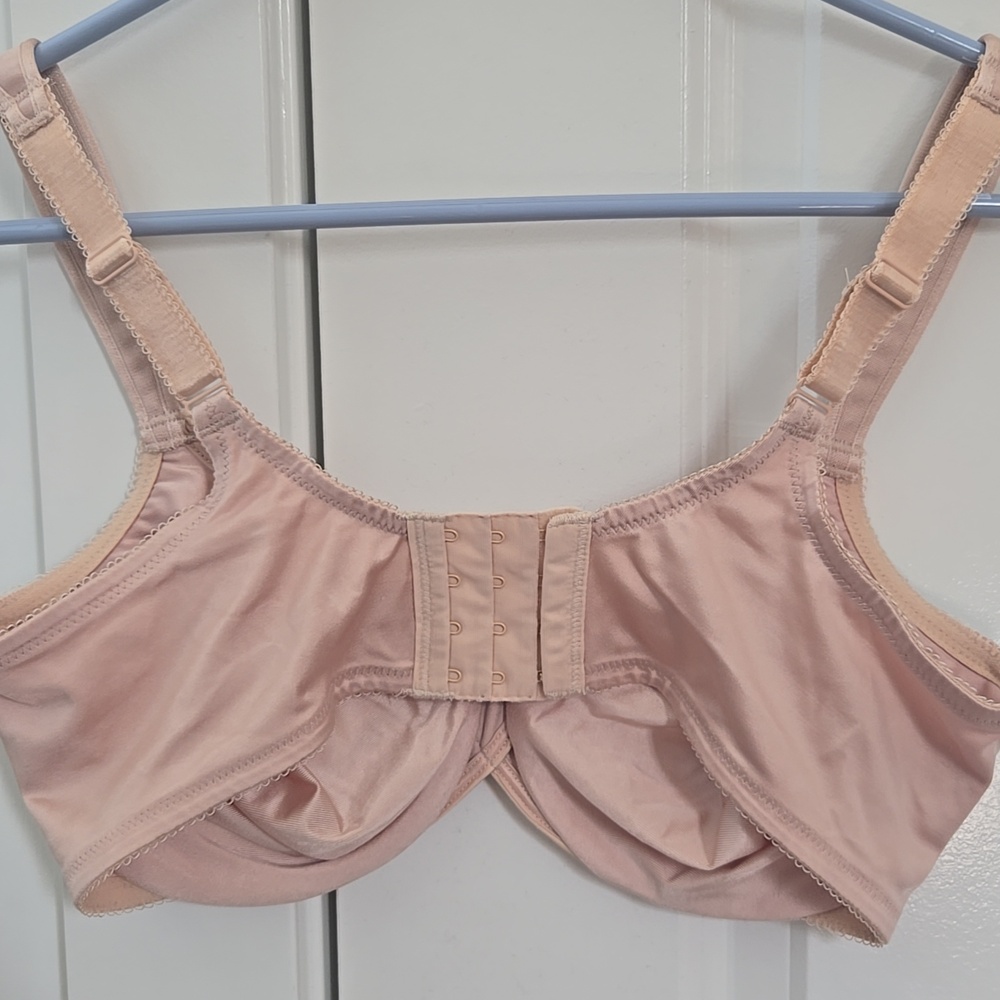 Good Condition Wacoal Bra, Nude Color, Size 38D - Picture 2 of 5